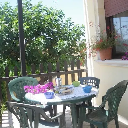 Bilocale Ginevra 5 * Torre Suda